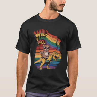 テディベアは虹の旗を持つ恐竜に乗っている Tシャツ