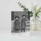 テディベアを持つ小さな女の子たち 1921年 ポストカード (スタンド正面)