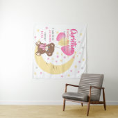 テディベアオンザムーンベビー誕生統計 タペストリー (インサイチュ(横))