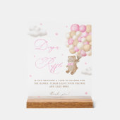 テディベアピンク赤ちゃんシャワーおむつラッフル アクリルサイン (正面)