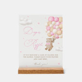 テディベアピンク赤ちゃんシャワーおむつラッフル アクリルサイン (正面)