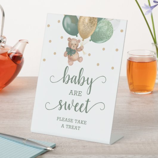 テディベアベビーは甘いトリートベビーシャワーを取る 台座サイン (インサイチュ)