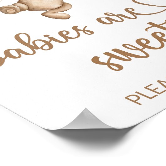 テディベアベビークマベビーは甘いごちそうを取る ポスター (角)