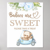 テディベアベビークマベビーは甘いごちそうを取る ポスター (正面)