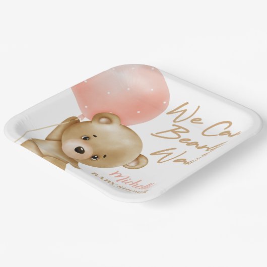 テディベアーピンク我々は赤ちゃんシャワーを待つことができる ペーパープレート (傾斜あり)