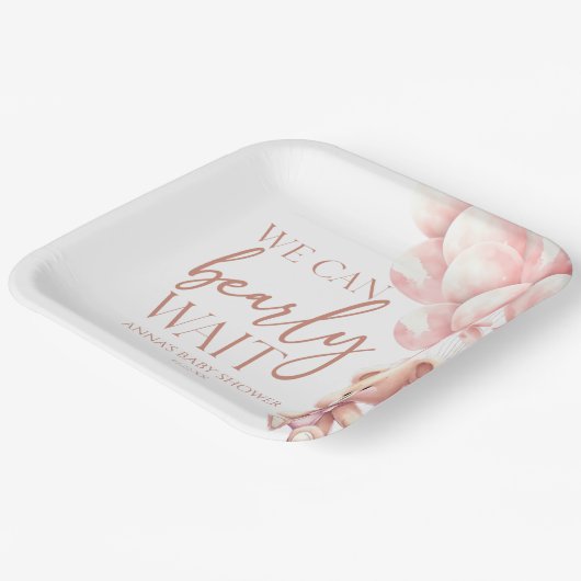 テディベアーピンク我々は赤ちゃんシャワーを待つことができる ペーパープレート (傾斜あり)