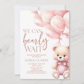 テディベアーピンク我々は赤ちゃんシャワーを待つことができる 招待状 (正面)