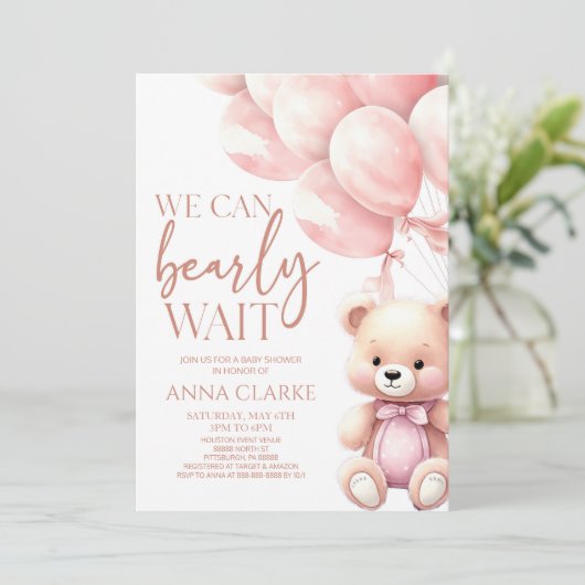 テディベアーピンク我々は赤ちゃんシャワーを待つことができる 招待状 (スタンド正面)