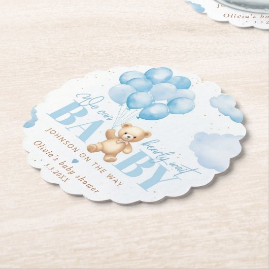テディベアーブルー私たちは赤ちゃんシャワーを待つことができる ペーパーコースター (アングル)