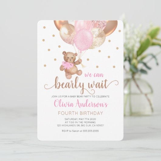 テディベア我々は心底を待つ女の子のベビー誕生日 招待状 (スタンド正面)