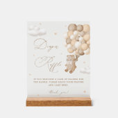 テディベア茶色の赤ちゃんシャワーおむつラッフル アクリルサイン (正面)