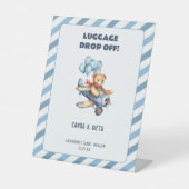 テディベア飛行機ボーイベビーシャワーカード&ギフト 台座サイン (正面)