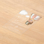 テディベア、ピンクの熱気球、第1誕生日 アクリル招待状 (レイダウン)