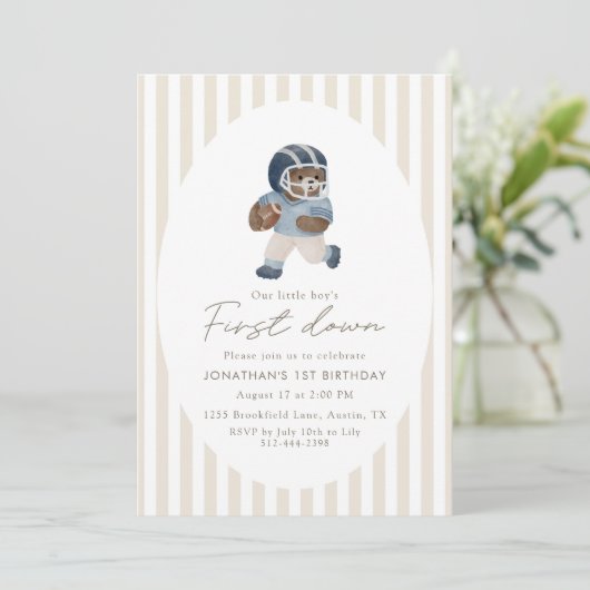 テディベア ファーストダウン フットボール 1歳の誕生日 招待状 (スタンド正面)