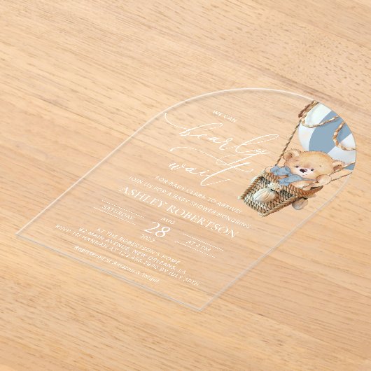 テディベア、ブルーホットエアバルーン、ベビーシャワー アクリル招待状 (レイダウン)