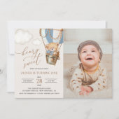 テディベア、ブルーホットエアバルーン、第1誕生日 招待状 (正面)