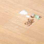 テディベア、緑のバルーン、最初の誕生日 アクリル招待状 (レイダウン)