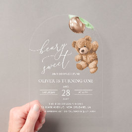 テディベア、緑の風船、1歳の誕生日 アクリル招待状