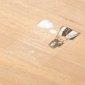 テディベア、茶色の熱気球、最初の誕生日 アクリル招待状 (レイダウン)