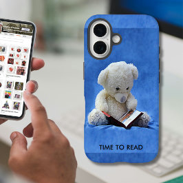 テディベア 読書の時間 青いぬいぐるみ、 iPhone 16ケース