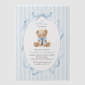 テディベア、青いリボン、青いストライプ、1歳の誕生日 ベラム紙招待状 (正面)