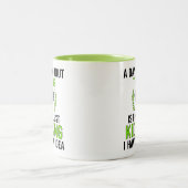 テニスおもしろいのない日なんて冗談みたいだ ツートーンマグカップ (中央)