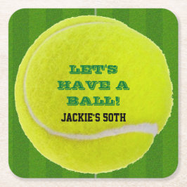 テニスお祝いがボールを持つ スクエアペーパーコースター