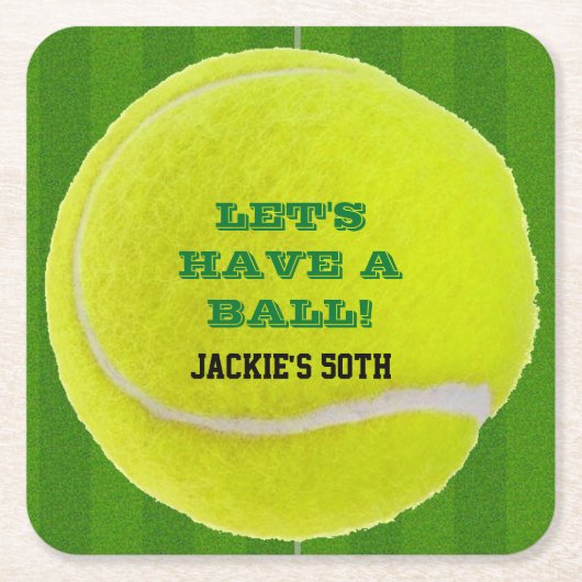 テニスお祝いがボールを持つ スクエアペーパーコースター (正面)