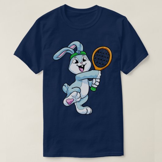 テニスで頭を持つテニスの選手としてうさぎ Tシャツ (デザイン正面)