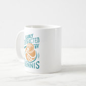 テニスに気を取られる コーヒーマグカップ (正面左)