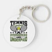 テニスのキャプテン過労と低賃金 キーホルダー (裏面)