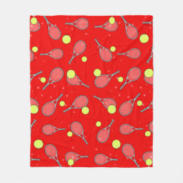 テニスのシームレスパターン - 赤い背景にラケットとボール フリースブランケット