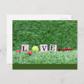 テニスのボールと愛の木製のサインバレンタイン シーズンポストカード (正面/裏面)