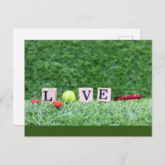 テニスのボールと愛の木製のサインバレンタイン シーズンポストカード (正面/裏面)