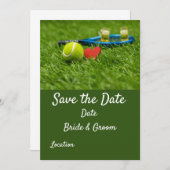 テニスのボールは愛と緑の草の上結婚にある 招待状 (正面/裏面)