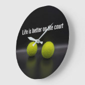テニスの人生はボールを持つコートの方が良い ラージ壁時計 (傾斜)