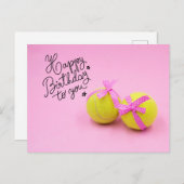 テニスの誕生日おめでとうボールとラケットピンク ポストカード (正面/裏面)