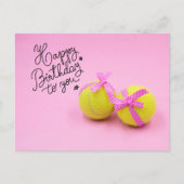 テニスの誕生日おめでとうボールとラケットピンク ポストカード (正面)