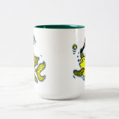 テニスの魚、テニスを遊んでいる魚 ツートーンマグカップ (中央)