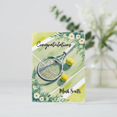 テニスをテーマにしたお祝いのボールと花 ポストカード (スタンド正面)