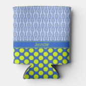 テニスをテーマにしたパターン名前をカスタムするブルー 缶クーラー (正面)