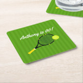 テニスをテーマにした誕生日パパーソナライズされたーティ スクエアペーパーコースター (アングル)
