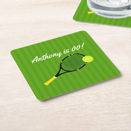 テニスをテーマにした誕生日パパーソナライズされたーティ スクエアペーパーコースター (アングル)