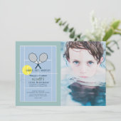 テニスコートラケットブルーボーイフォト誕生日 招待状 (スタンド正面)