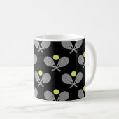 テニスシームレスパターン – ラケットとボールをブラック コーヒーマグカップ (正面右)