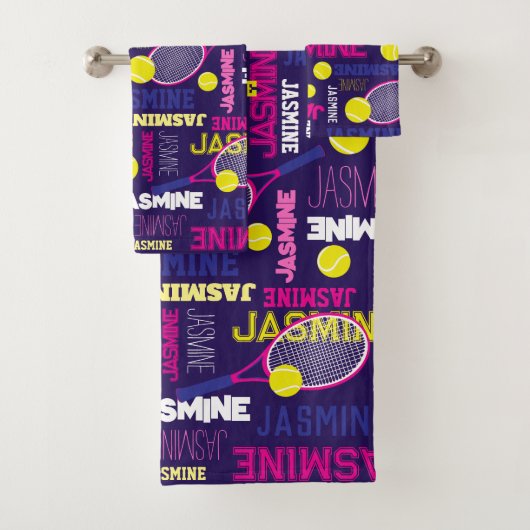 テニススポーツピンクのホワイトブルーの黄色の名前をカスタムする バスタオルセット (インサイチュ)