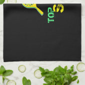 テニススポーポップ・アートのツアート、グリーン&イエローラケット&ボール キッチンタオル (折り畳み)