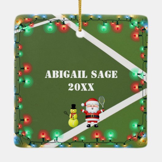 テニスパーソナライズされた雪だるまとサンタクロース セラミックオーナメント (裏面)