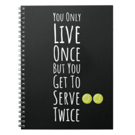 テニスプレーヤーのための面白いプレゼント タイポグラフィ スポーツ ノートブック