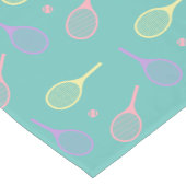 テニスボールがグリーンのパステルテニスラケット ショートテーブルランナー (コーナー)